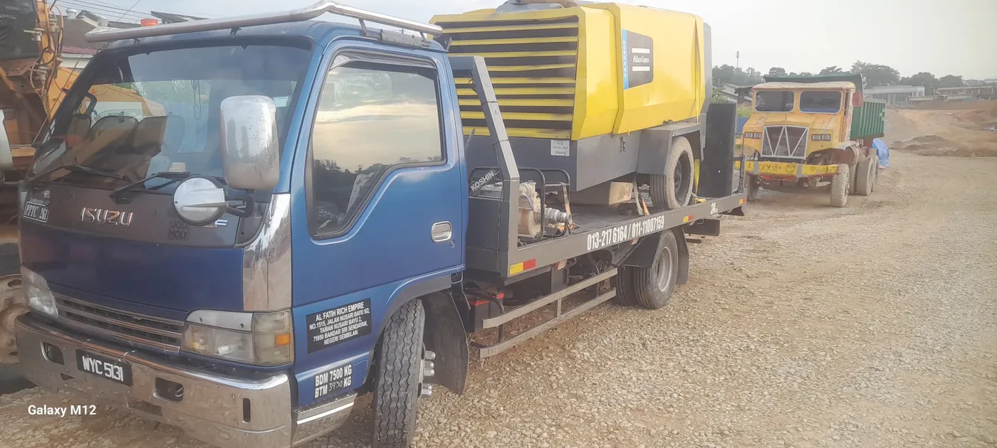 Carrier Al Fatih membawa generator atau equipment