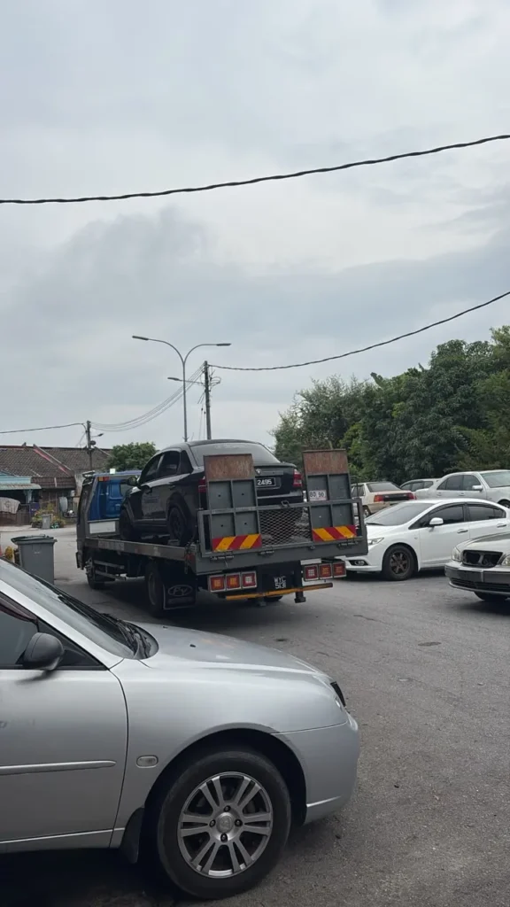 Lori Al Fatih Towing semasa bantuan tepi jalan