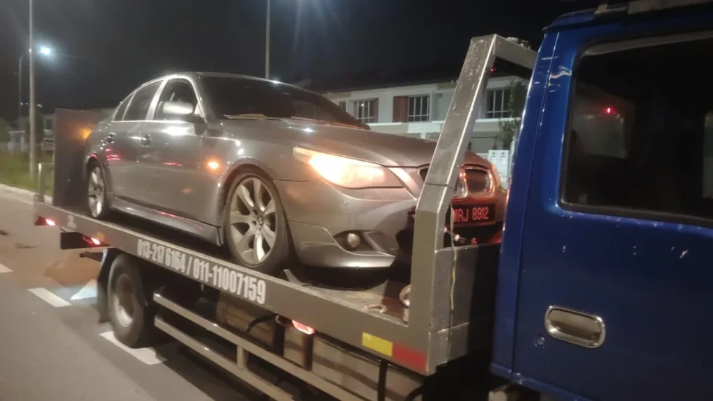 Lori Al Fatih Towing semasa operasi malam