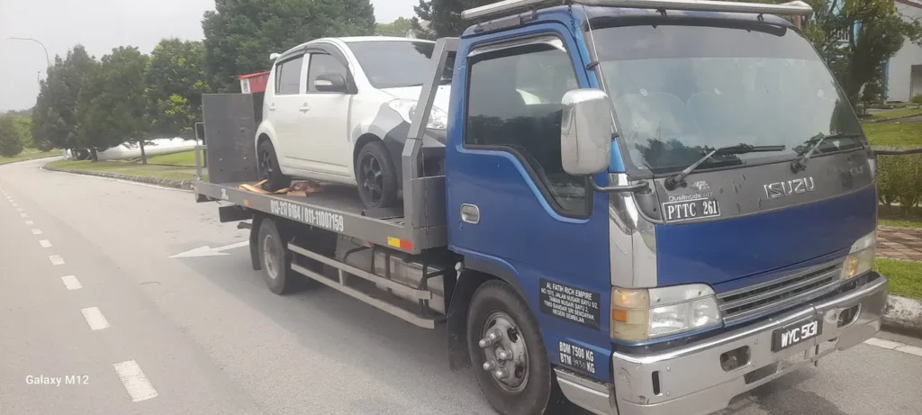 Towing 4x4 oleh Al Fatih Towing